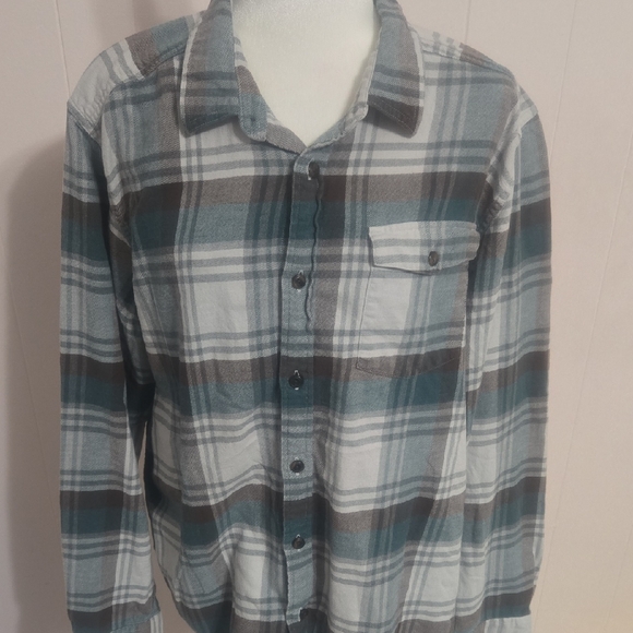Patagonia Blue and White Casual Button Down Shirt - Picture 2 of 5